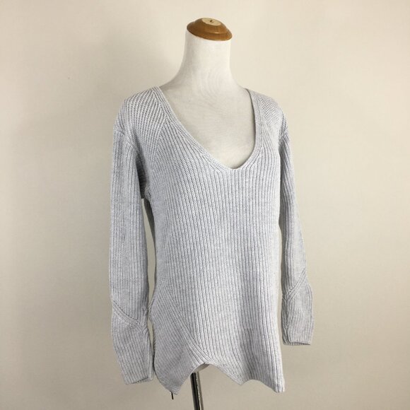 CABI Relaxed Fit Light Gray Zipper Hem Ribbed Knit V Neck Pullover Sweater - Picture 4 of 11